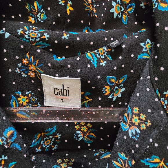 Cabi adorable black ditsy floral sleevless collared button down top small - Picture 2 of 10